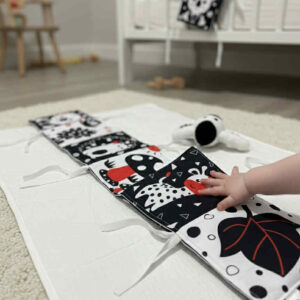 Sensoryczna książeczka materiałowa dla niemowląt